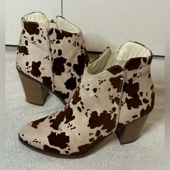 Maurices Shoes - Women’s Maurices SuperCush Ideal Heel Dahlia Cow Print Ankle Boots Size 6M